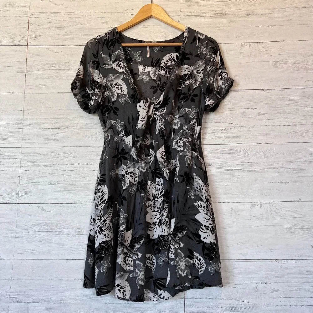Free People Dress Size 4 Part Time Love Grey Floral Mini Short Sleeve Tie Front
